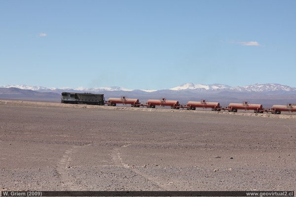 Tren en pleno desierto Atacama; Chile