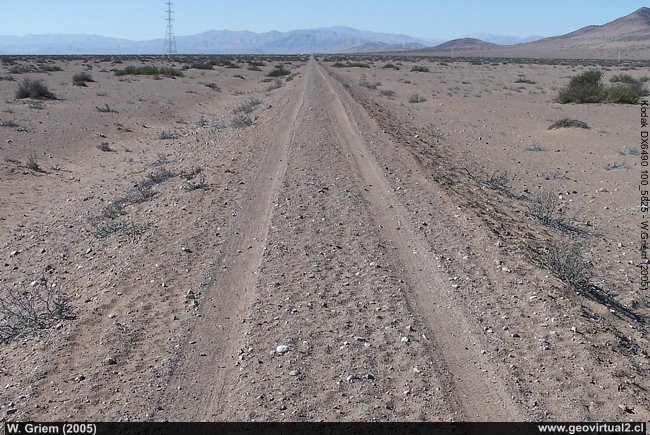 Terraplen del ferrocarril a Yerbas Buenas - interseccion del longitudinal, en Atacama - Chile