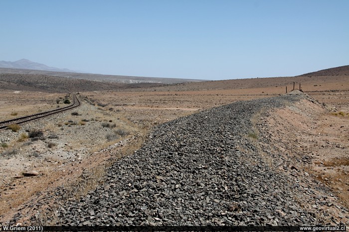 Vía muerta en el portezuelo Agua Amarga, ferrocarriles en Atacama, Chile