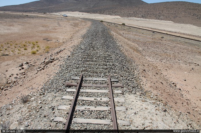Desvío - vía muerta en el portezuelo Agua Amarga del ferrocarril longitudinal en Atacama, Chile 