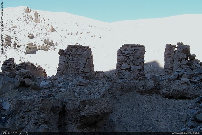 Ruinas  de la mina de carbón en La Ternera / Atacama