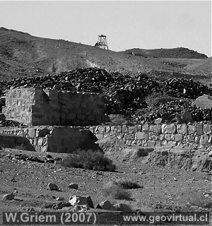 Las minas de Tres Puntas con Rhodesia al fondo - Atacama, Chile