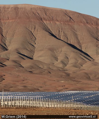 Paneles solares en el desierto de Atacama, Chile